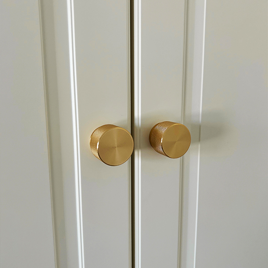 Wardrobe knobs